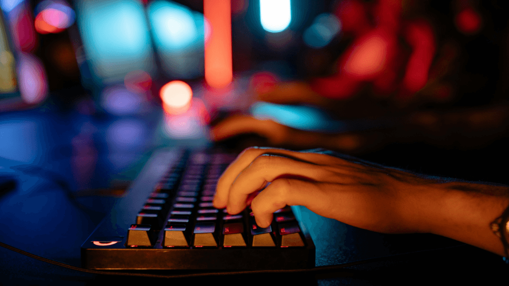 Hands on gaming keyboard tilt